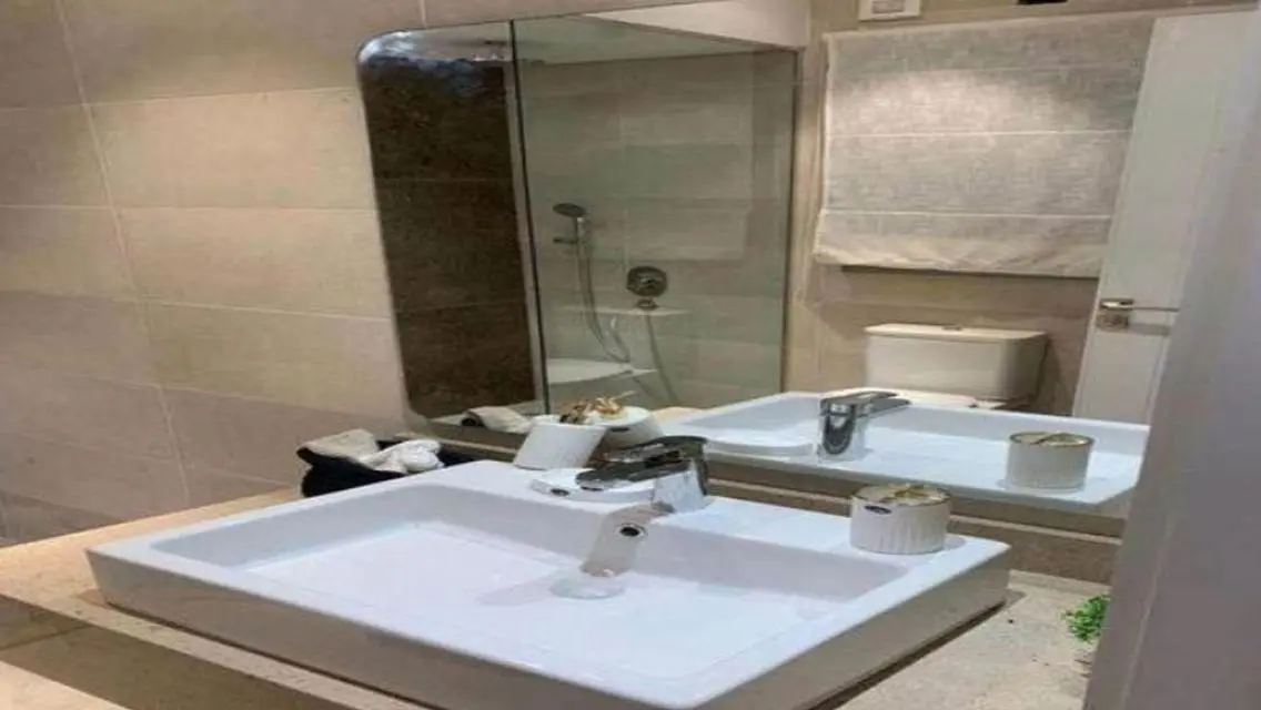 Luxury Finished apartment +garden in Village West