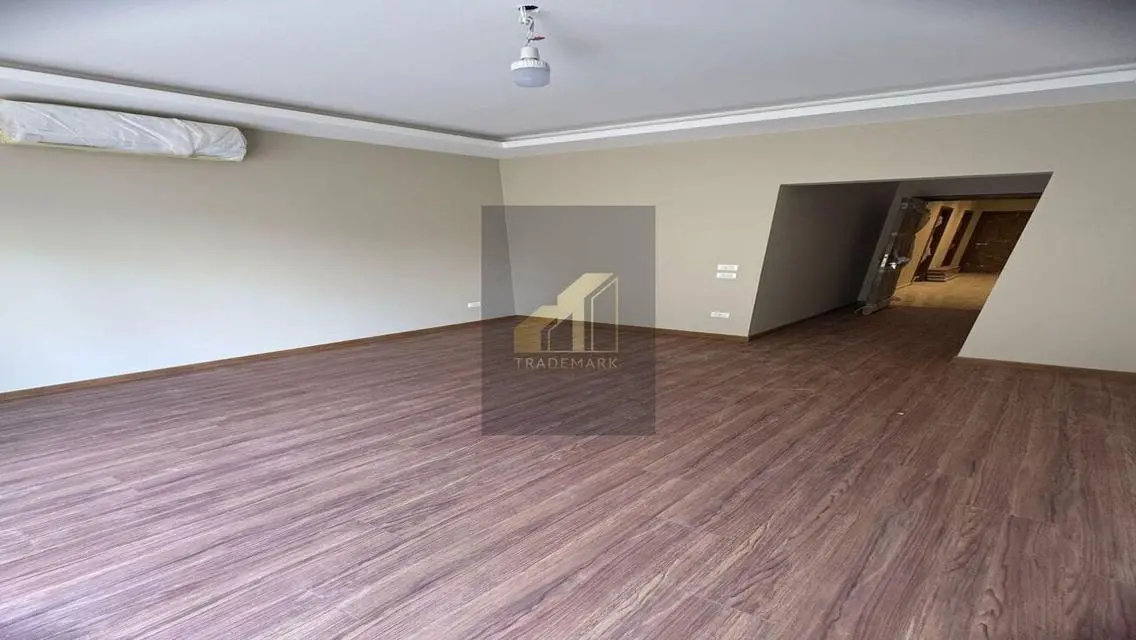 apartment with garden kitchen and ac\s first use