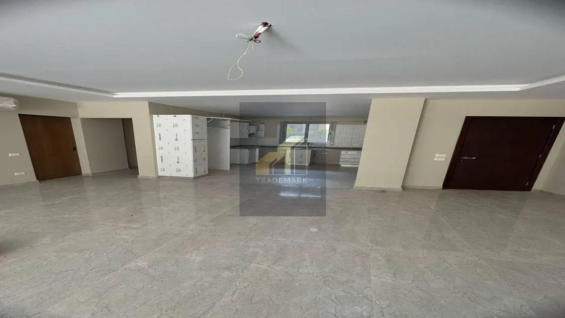 apartment with garden kitchen and ac\s first use
