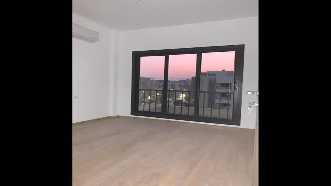 بنت هاوس للايجار في فيفث سكوير ( المراسم )