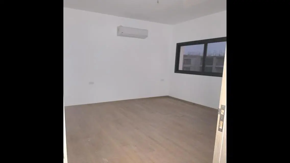 بنت هاوس للايجار في فيفث سكوير ( المراسم )