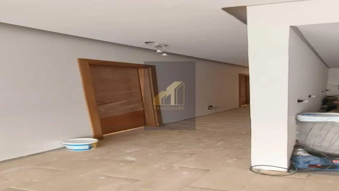 ground with garden and private pool prime location