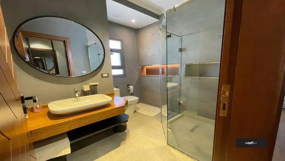 Luxurious 3-Bedroom Apartment in a Prime Location