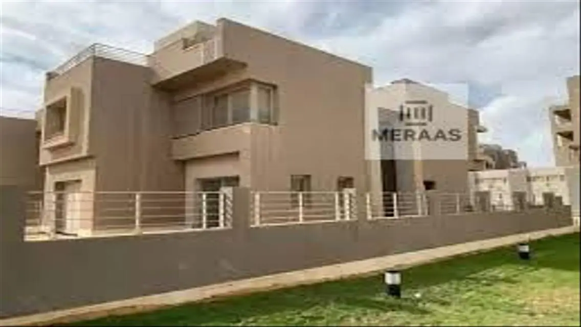 فيلا فاخرة للبيع في AUC