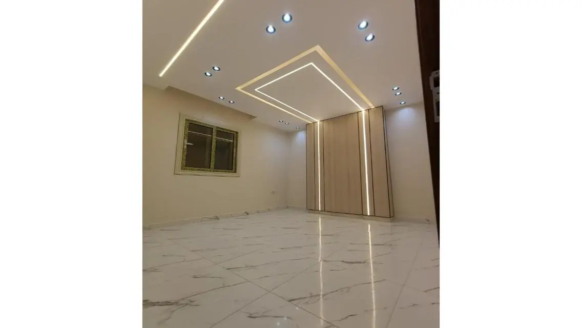 للبيع شقه بحدايق الاهرام بجوار الخدمات            