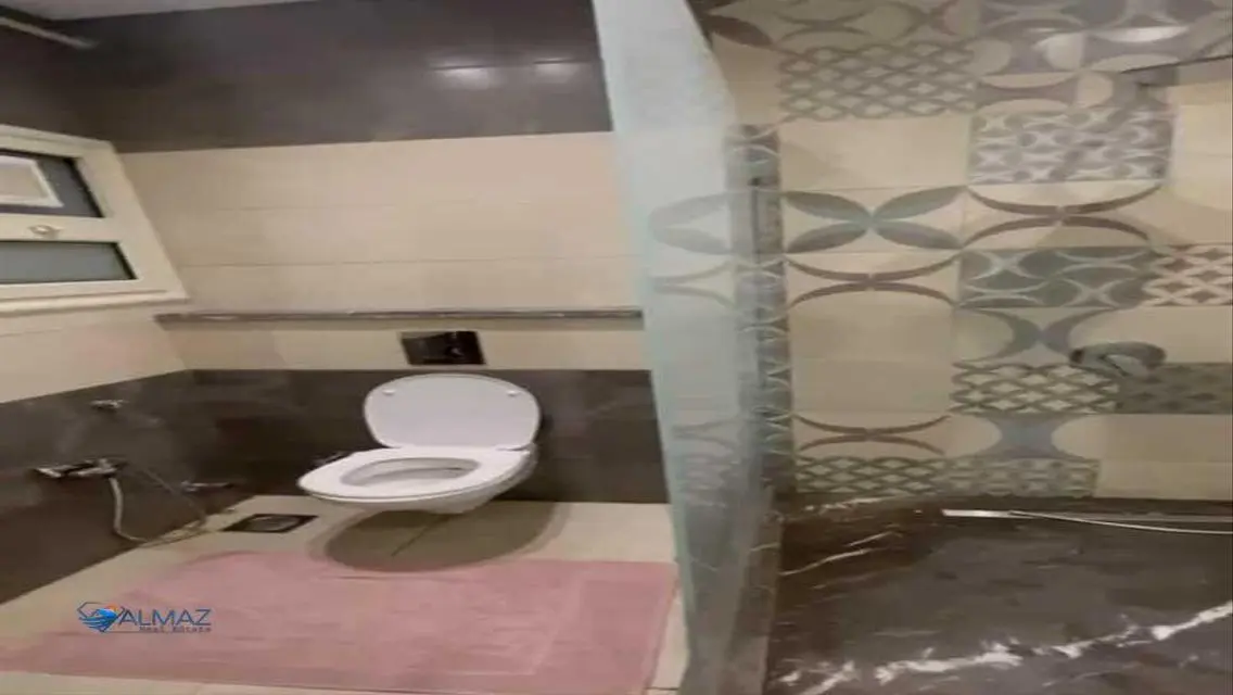شقة نص فرش للايجار في كمبوند سيفورا هايتس