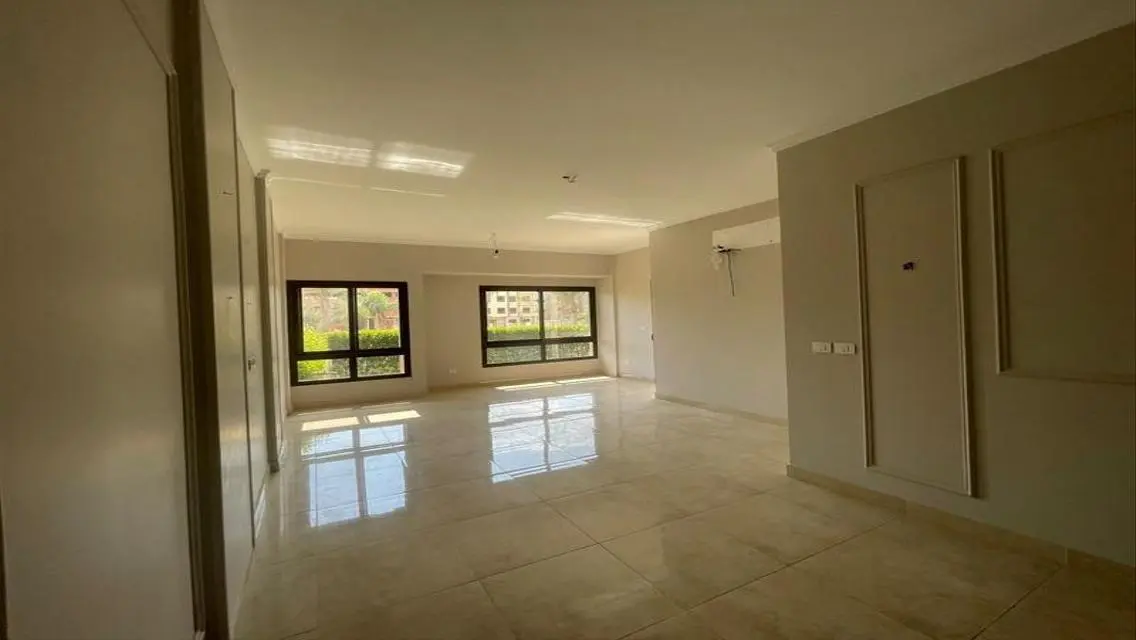شقة بحديقة للايجار في فيفث سكوير ( المراسم )