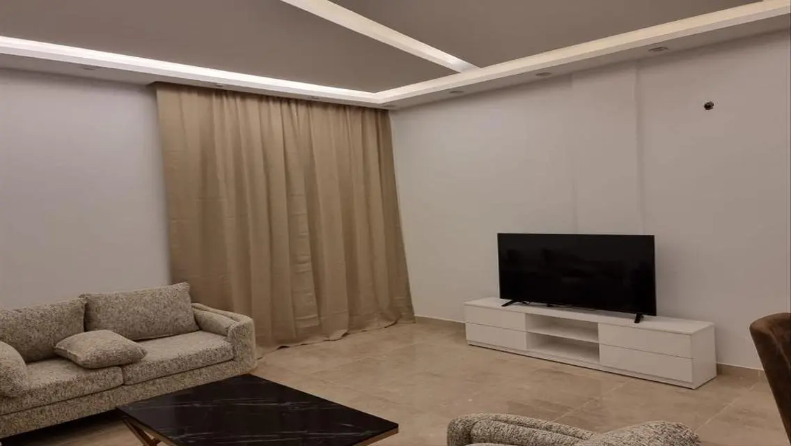شقة مفروشة للايجار في فيفث سكوير ( المراسم )