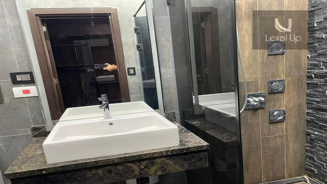 للايجار شقه فرش فندقي في lake view residence