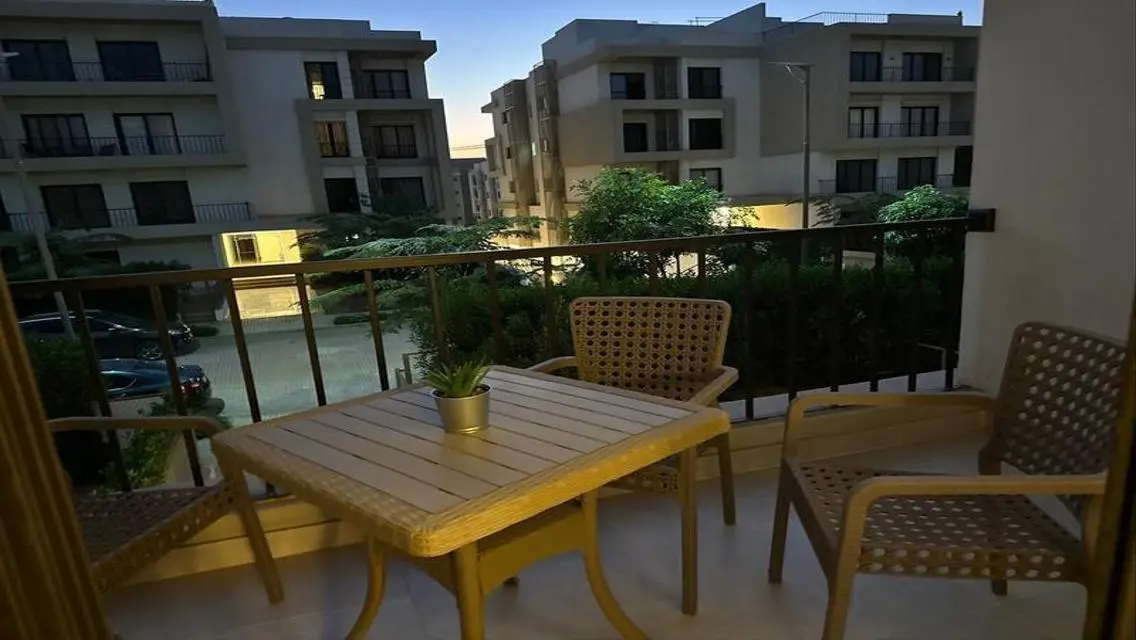 شقة مفروشة للايجار في فيفث سكوير ( المراسم )