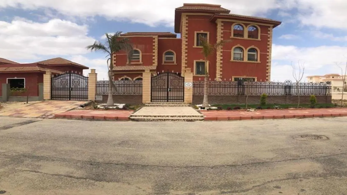 Fully finished villa with kitchen n prime location