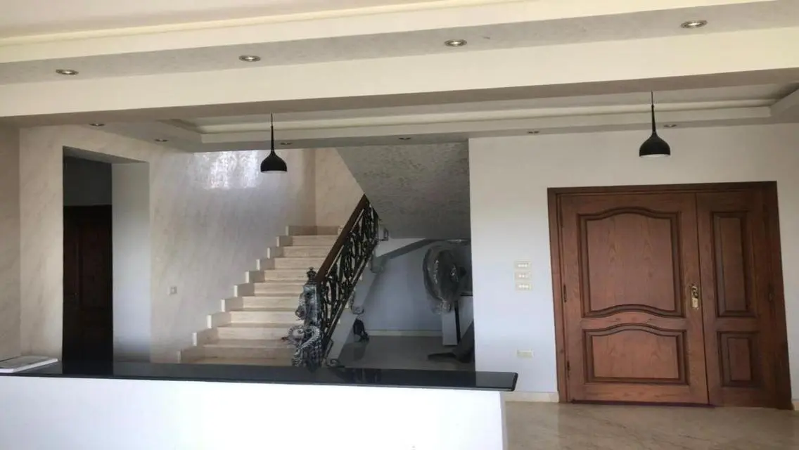 Fully finished villa with kitchen n prime location