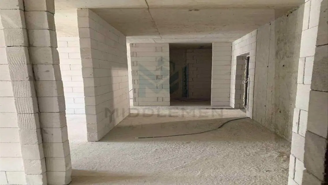 شقة موقع متميز  علي لان سكيب  استلام فوري