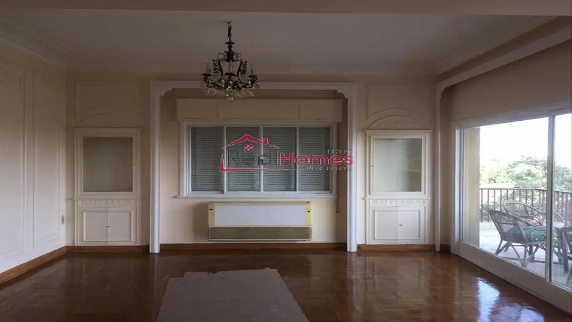 High ceiling renovated apartment for rent