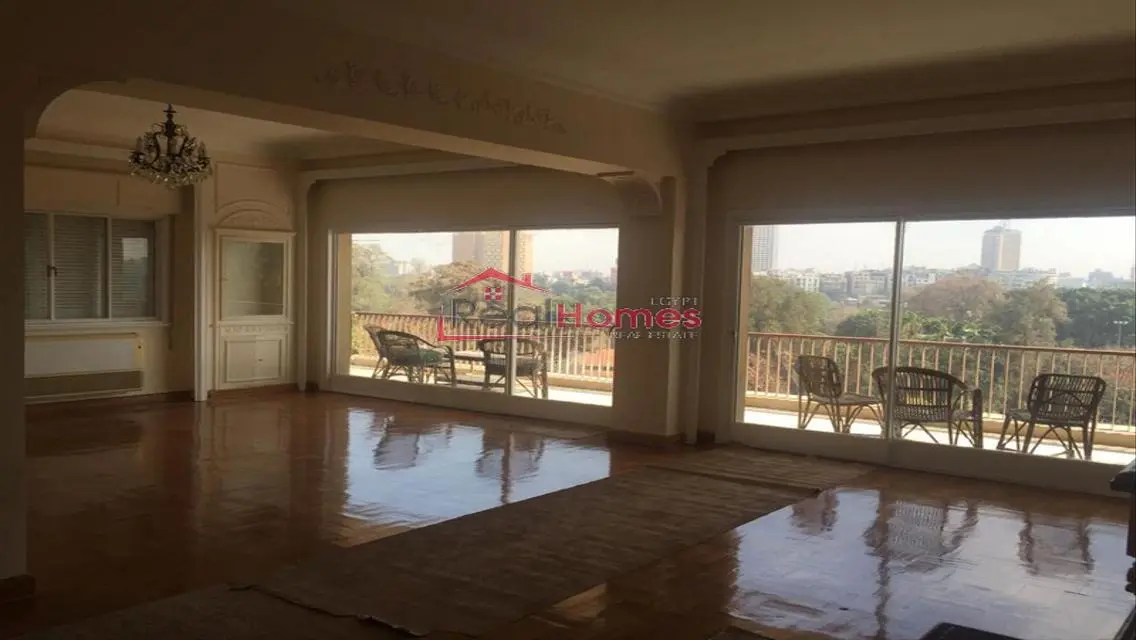 High ceiling renovated apartment for rent