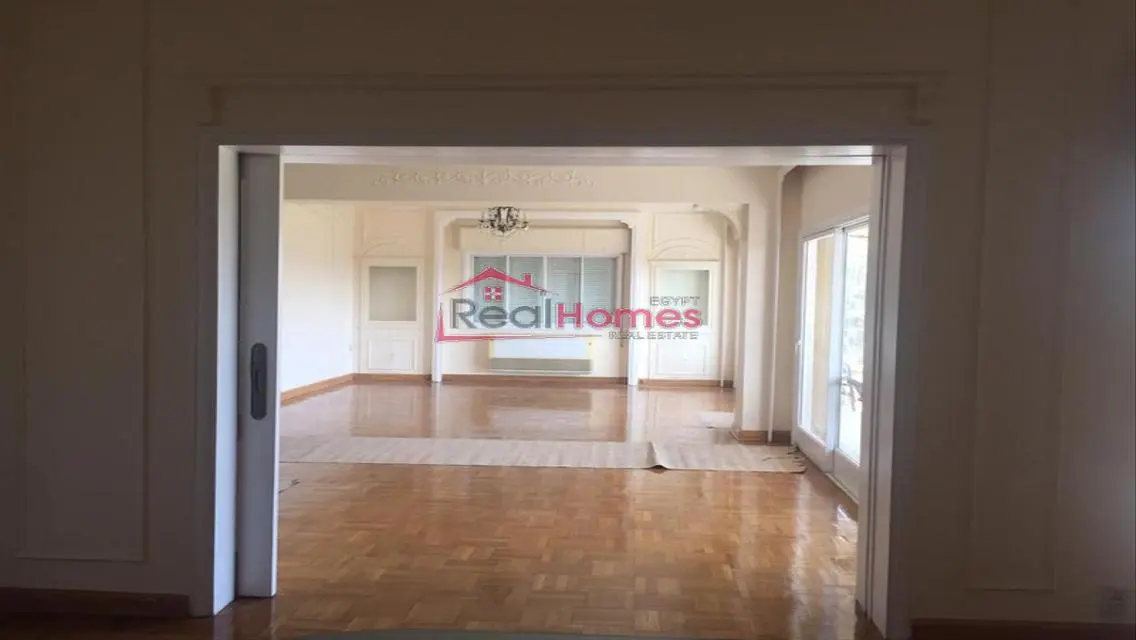 High ceiling renovated apartment for rent
