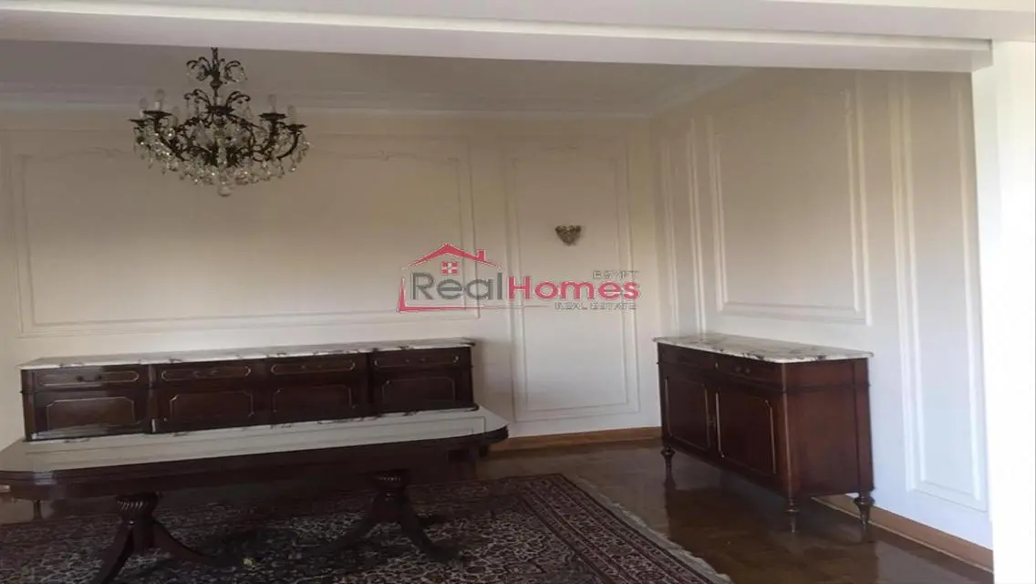 High ceiling renovated apartment for rent