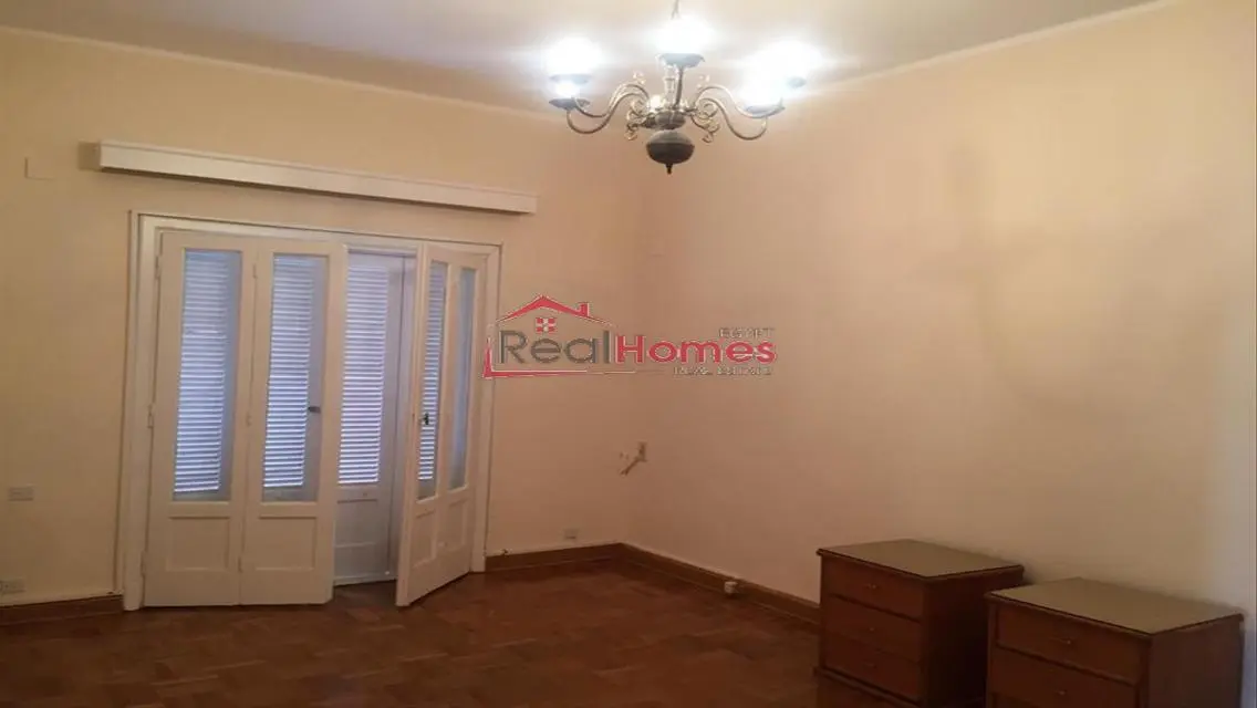 High ceiling renovated apartment for rent