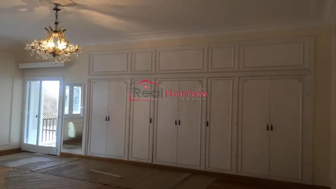High ceiling renovated apartment for rent