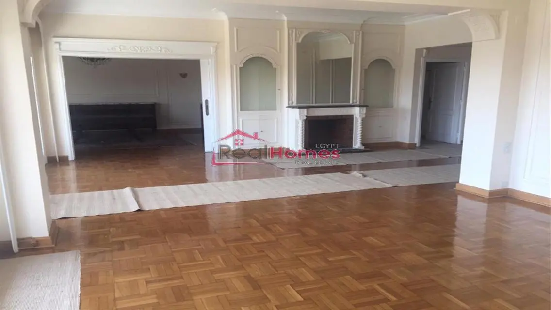 High ceiling renovated apartment for rent