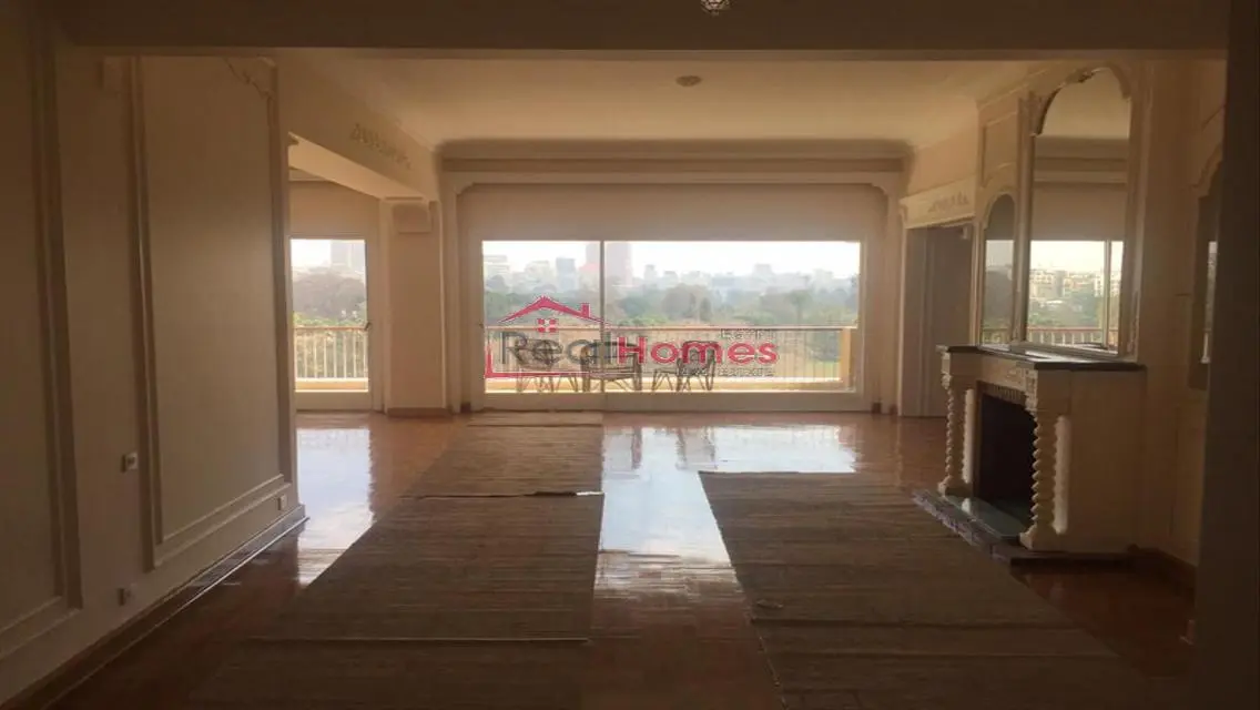 High ceiling renovated apartment for rent