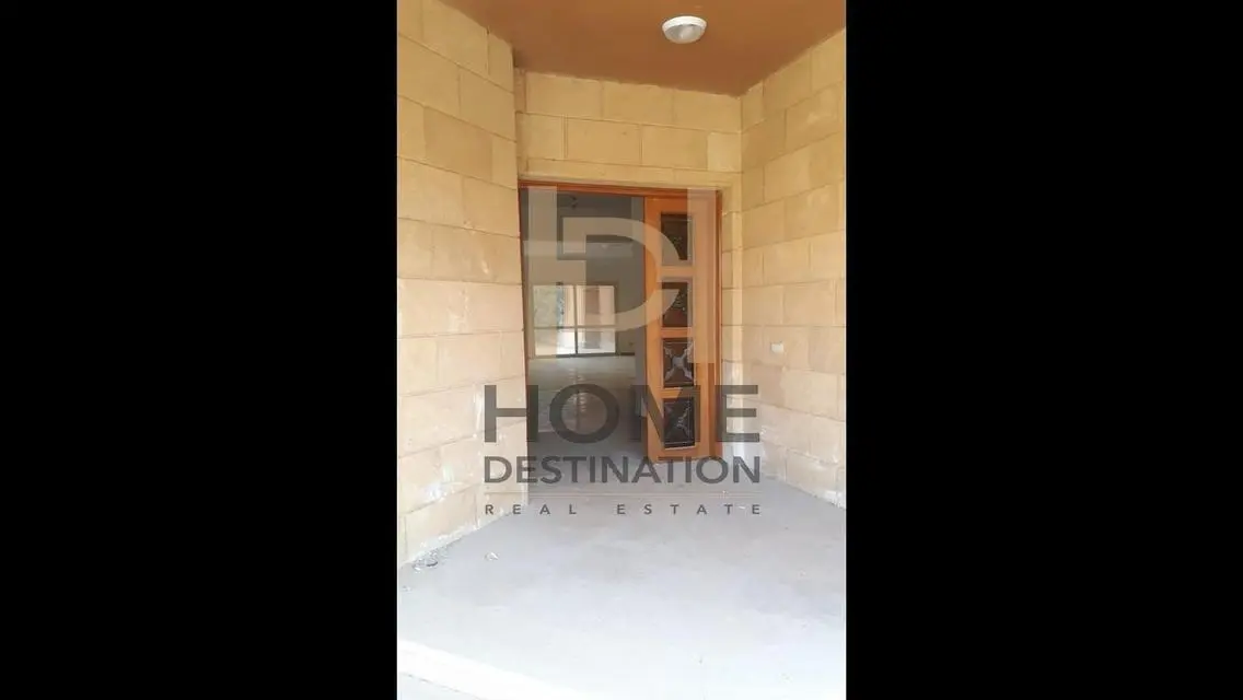 متشطبة بالكامل تطل علي مساحات خضراء بيلاجيو