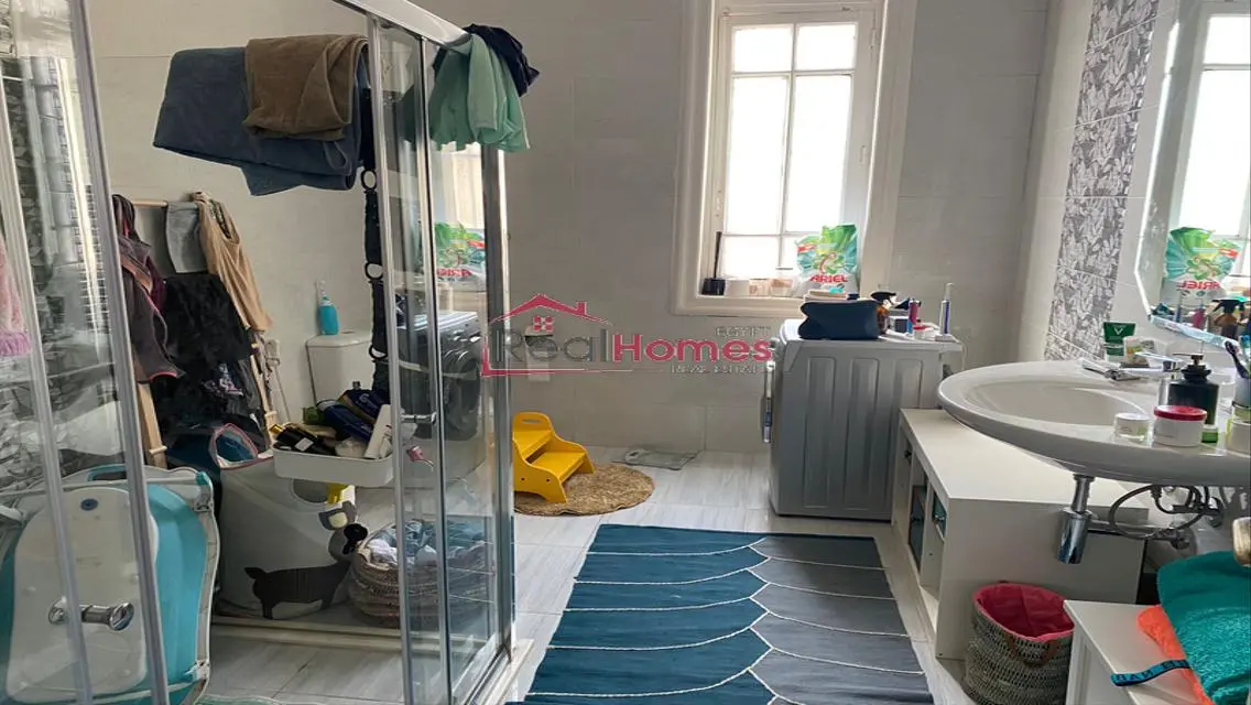 High ceiling apartment for rent 4bedrooms