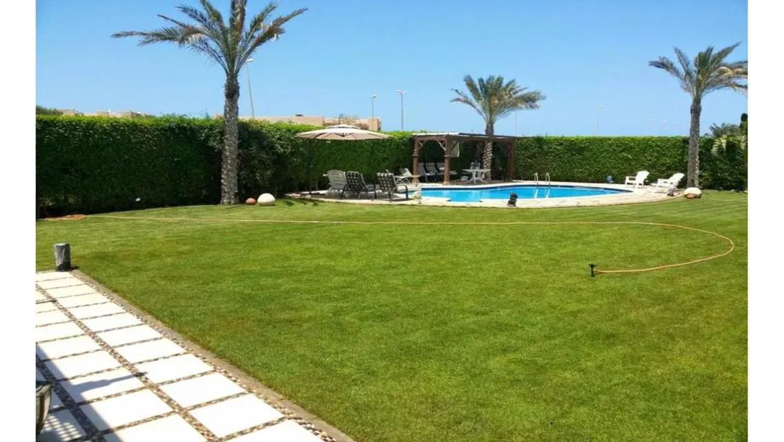 للبيع فيلا جوهره في مارينا 6 بحمام سباحه          