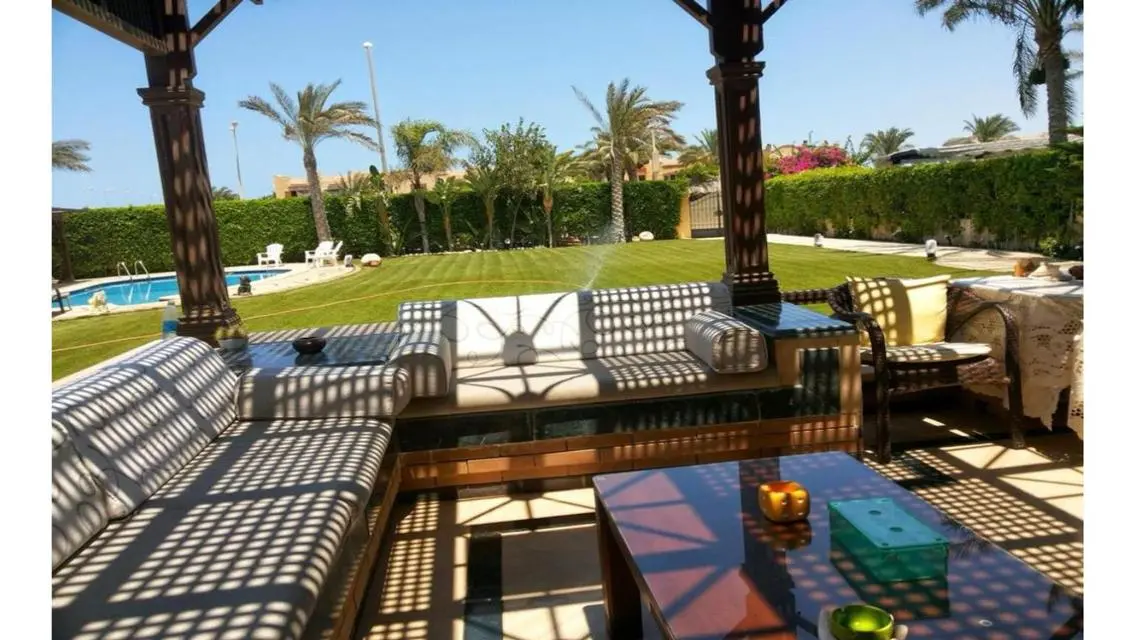 للبيع فيلا جوهره في مارينا 6 بحمام سباحه          