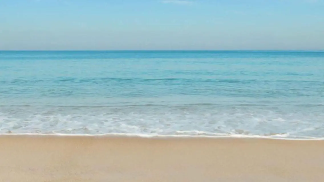 Finished chalet with ACs for sale in Ras El Hekma