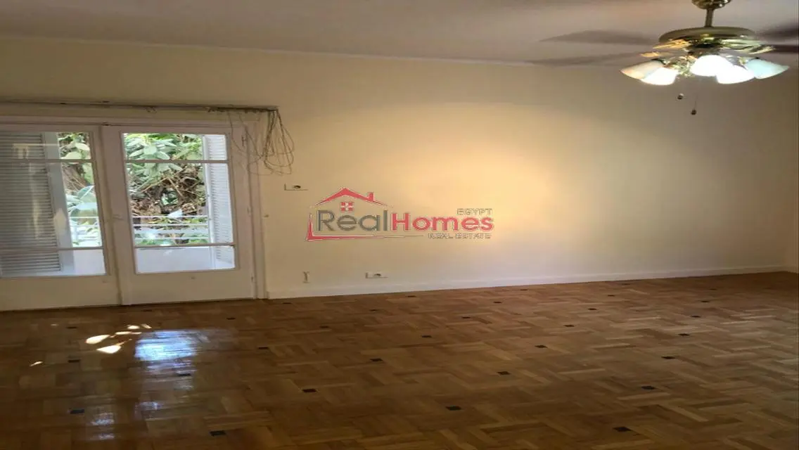 High ceiling renovated apartment 4bedrooms