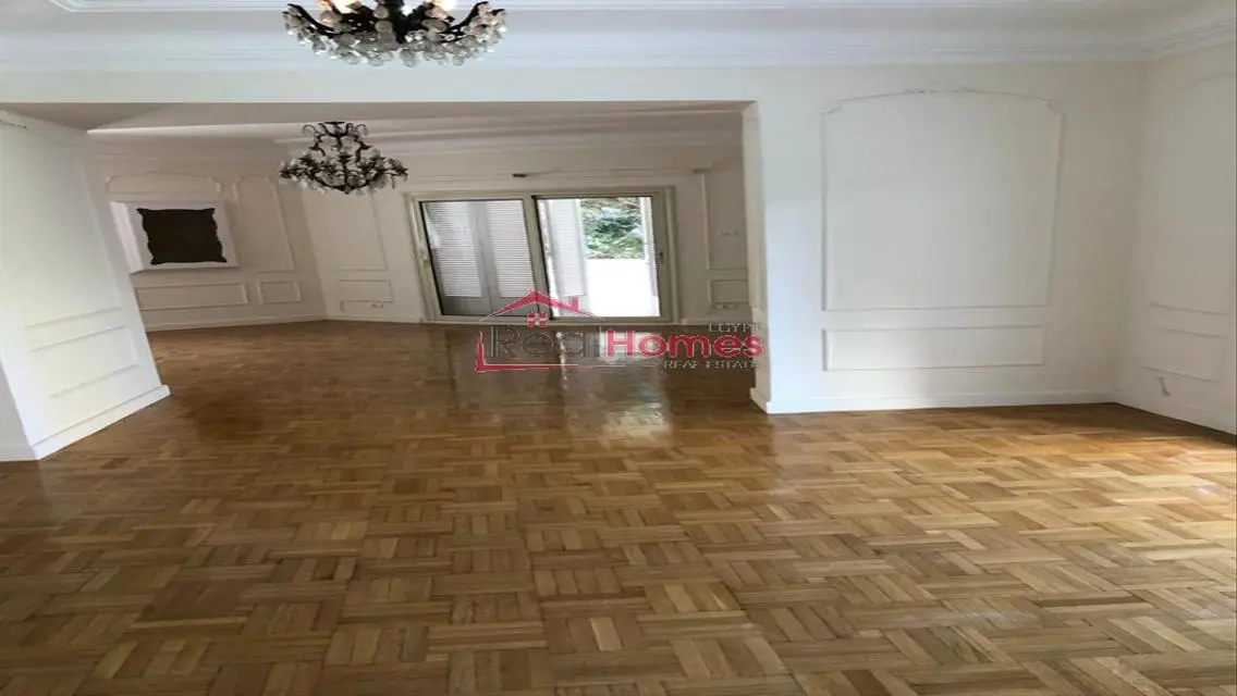 High ceiling renovated apartment 4bedrooms