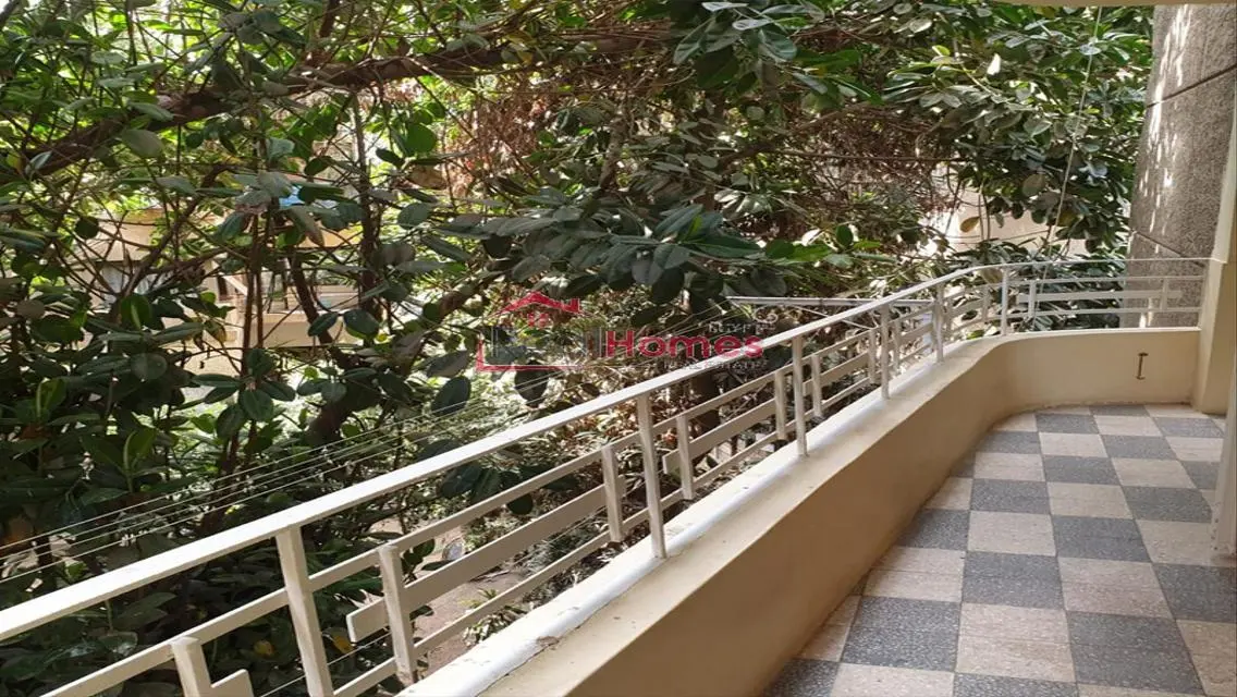 High ceiling renovated apartment 4bedrooms