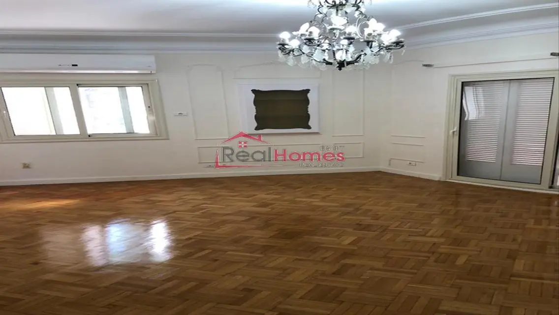 High ceiling renovated apartment 4bedrooms