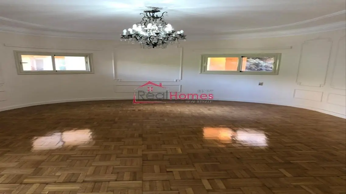 High ceiling renovated apartment 4bedrooms