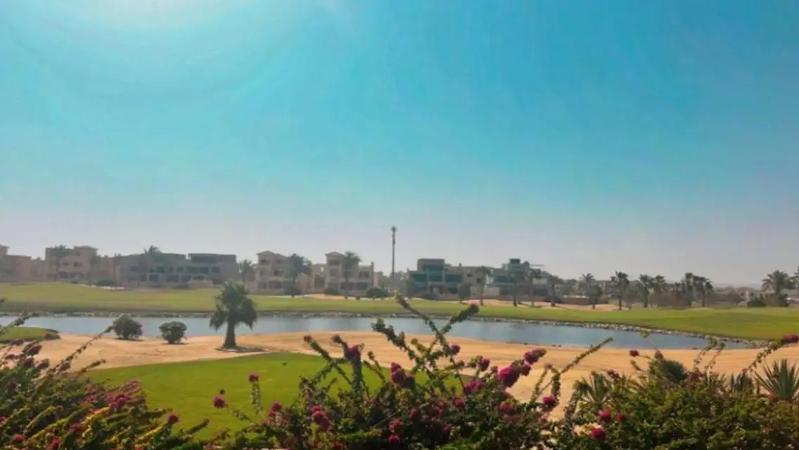للبيع فيلا على الجولف جاهزه للسكن فى جولف فيوز