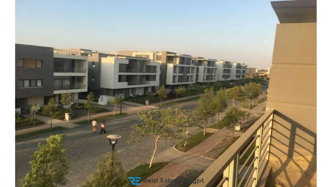 فيلا فاخرة مع حديقة ومسبح في قلب المدينة