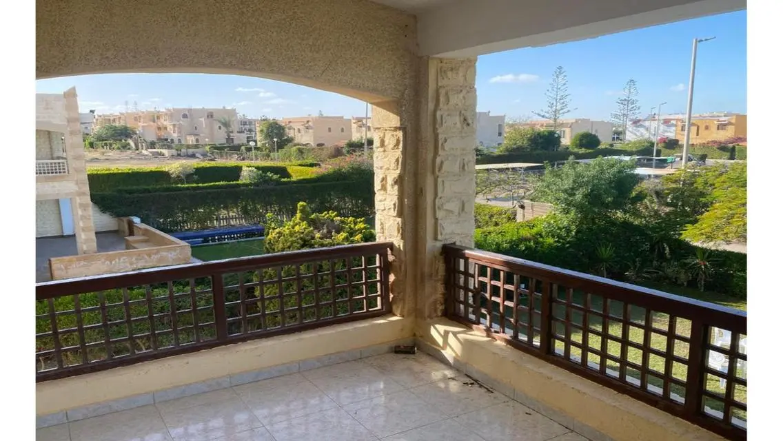 للبيع فيلا بمارينا 4 ثالث صف بحيره رمليه          