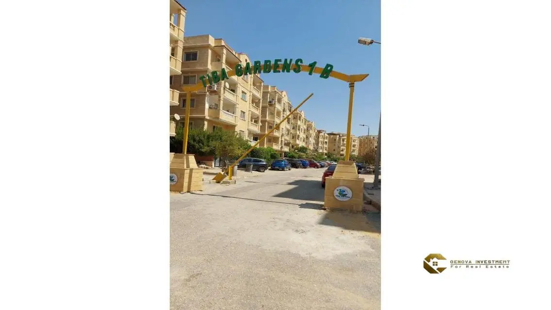 شقة حديثة مع شرفة وخزائن حائط