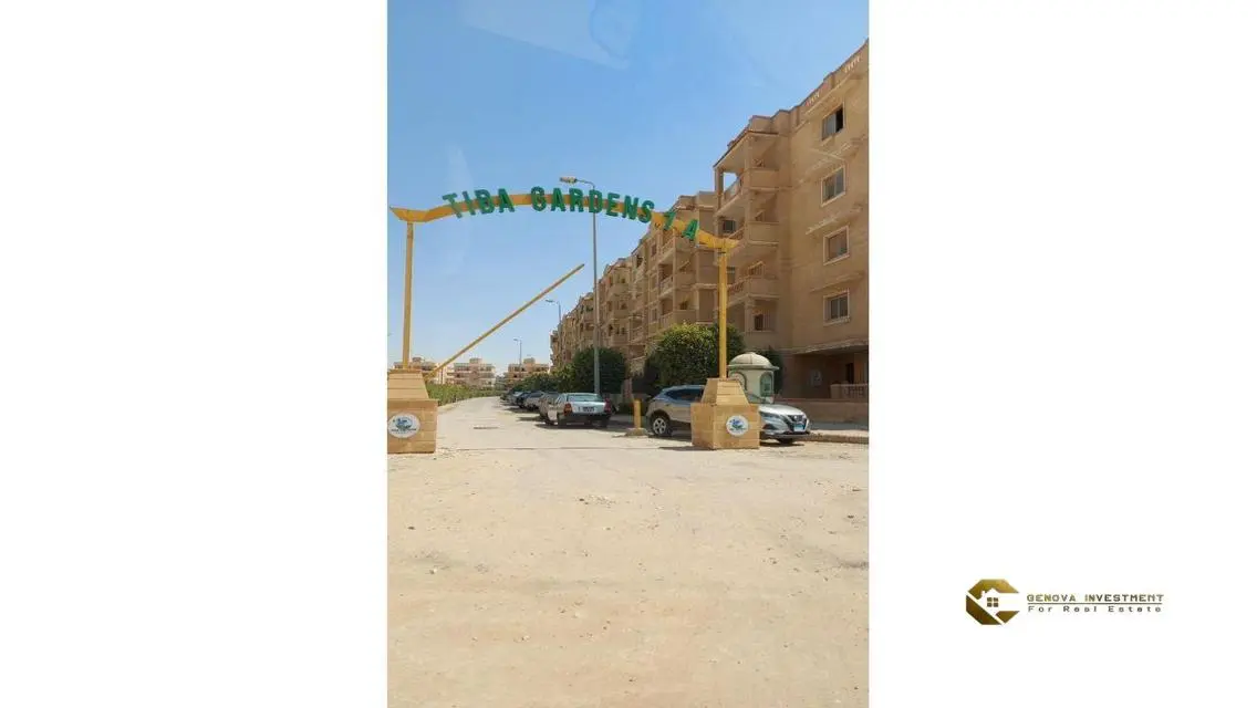 شقة حديثة مع شرفة وخزائن حائط