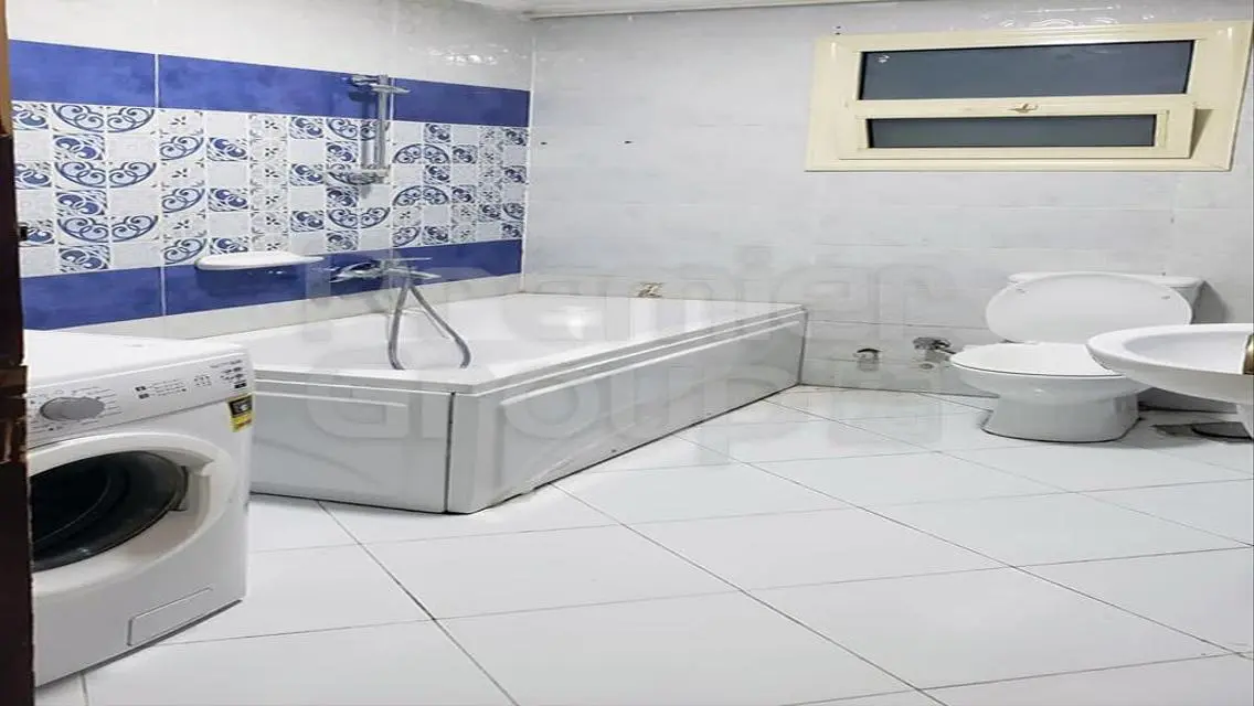 شقة فاخرة بمساحة 1100 متر مربع