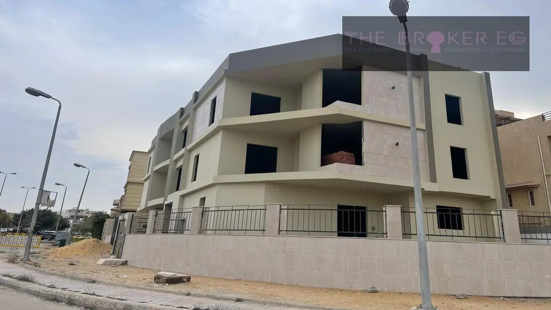 Villa for sale in South Academy