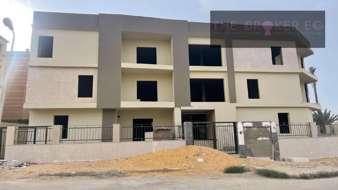 Villa for sale in South Academy