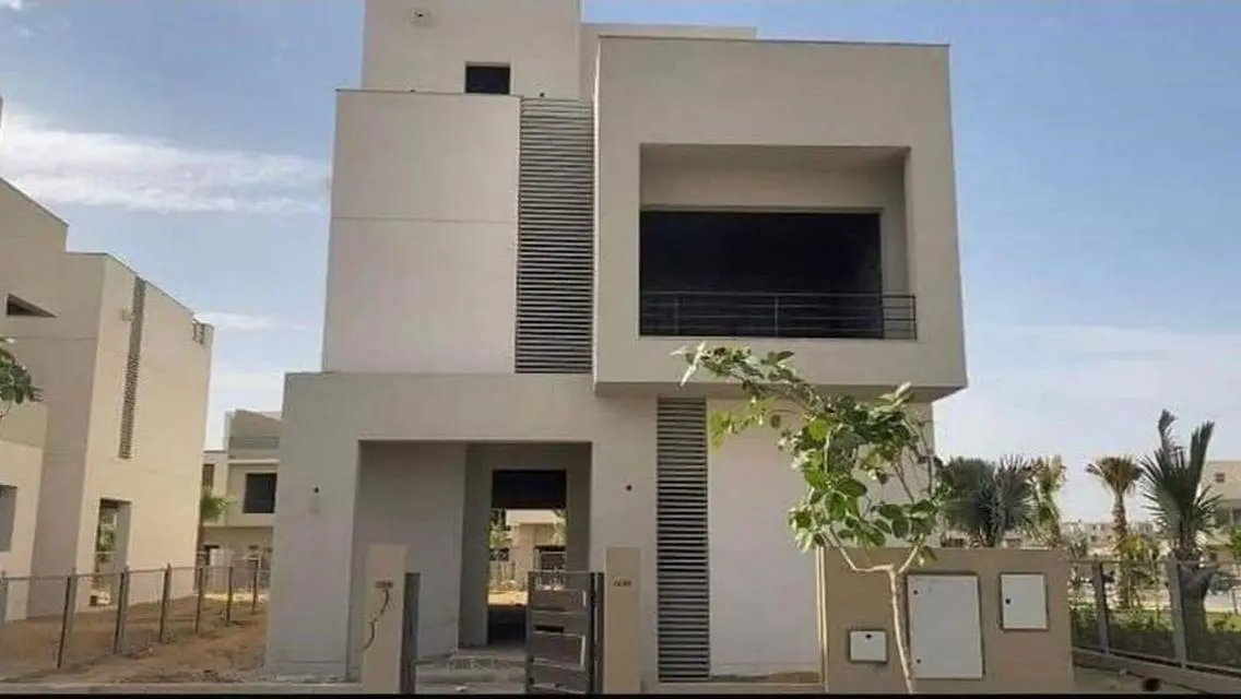 فيلا فى كمبوند ذا كراون بالم هيلز بجوار نيو جيزة
