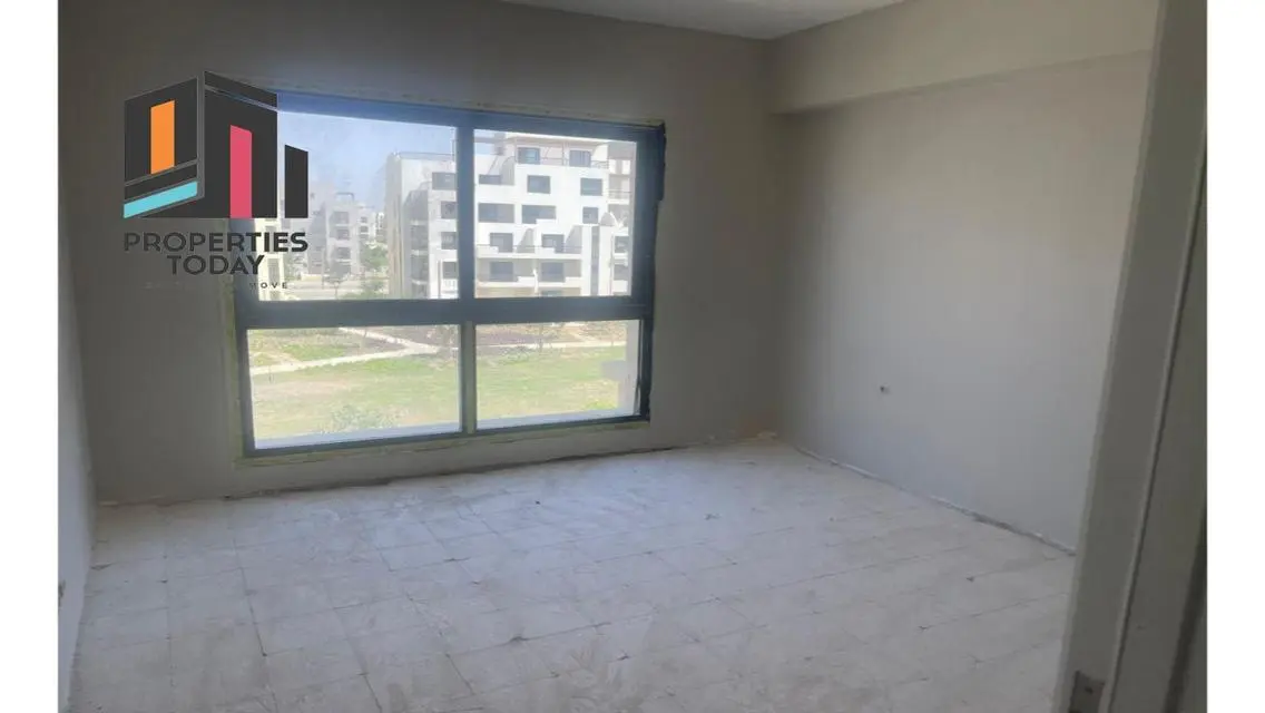 شقة رائعة للبيع في BCCIS مع إطلالات ساحرة