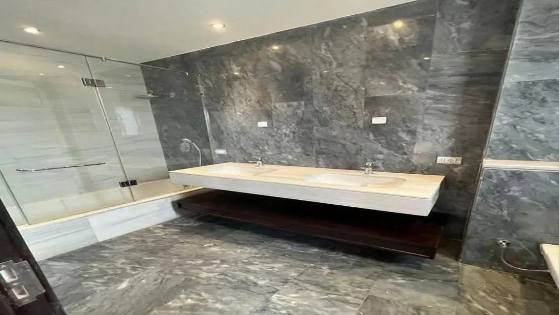 للبيع شقه متشطبه جاهزه للسكن الان فى بيفرلى هيلز