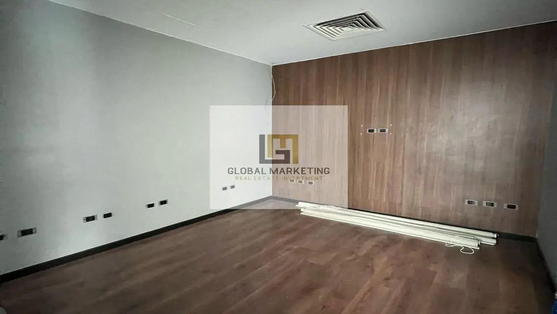 Ground floor Office 340m in 90th St Direct