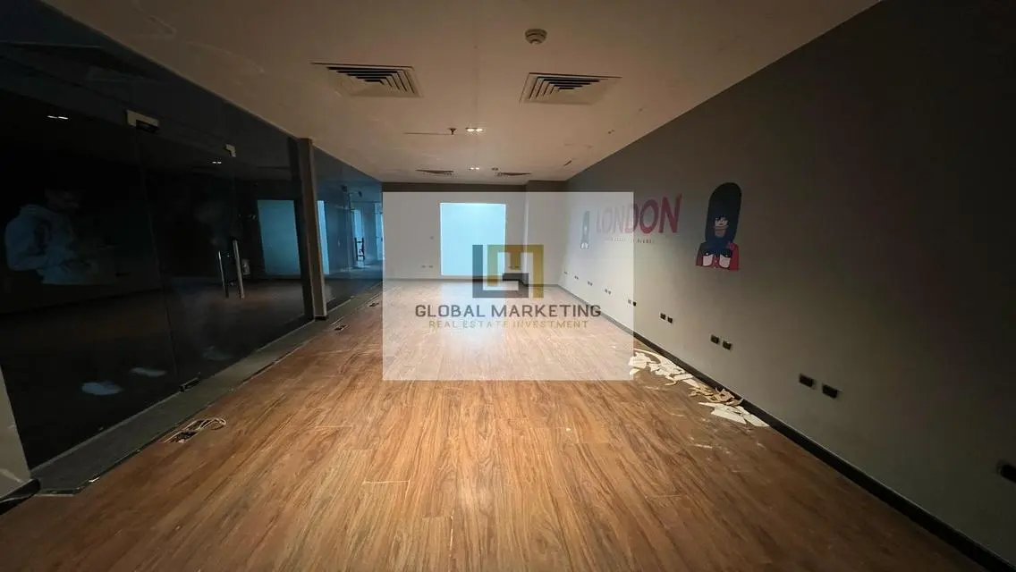 Ground floor Office 340m in 90th St Direct