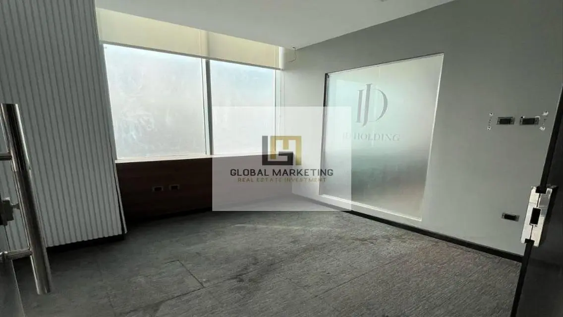 Ground floor Office 340m in 90th St Direct