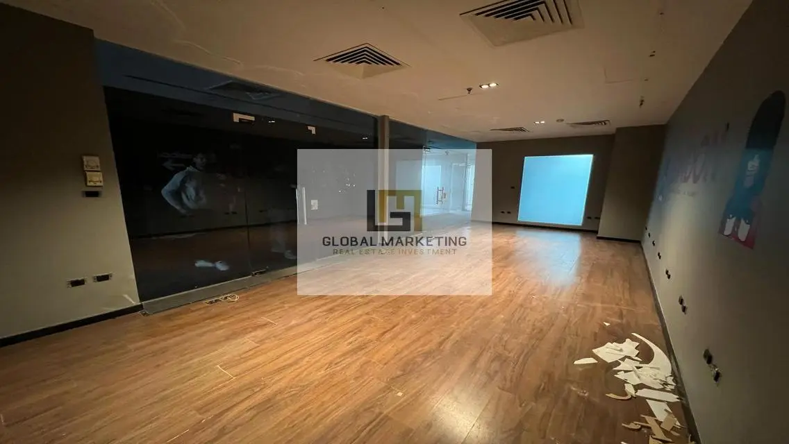 Ground floor Office 340m in 90th St Direct